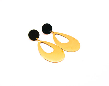 Raia Oval Earrings